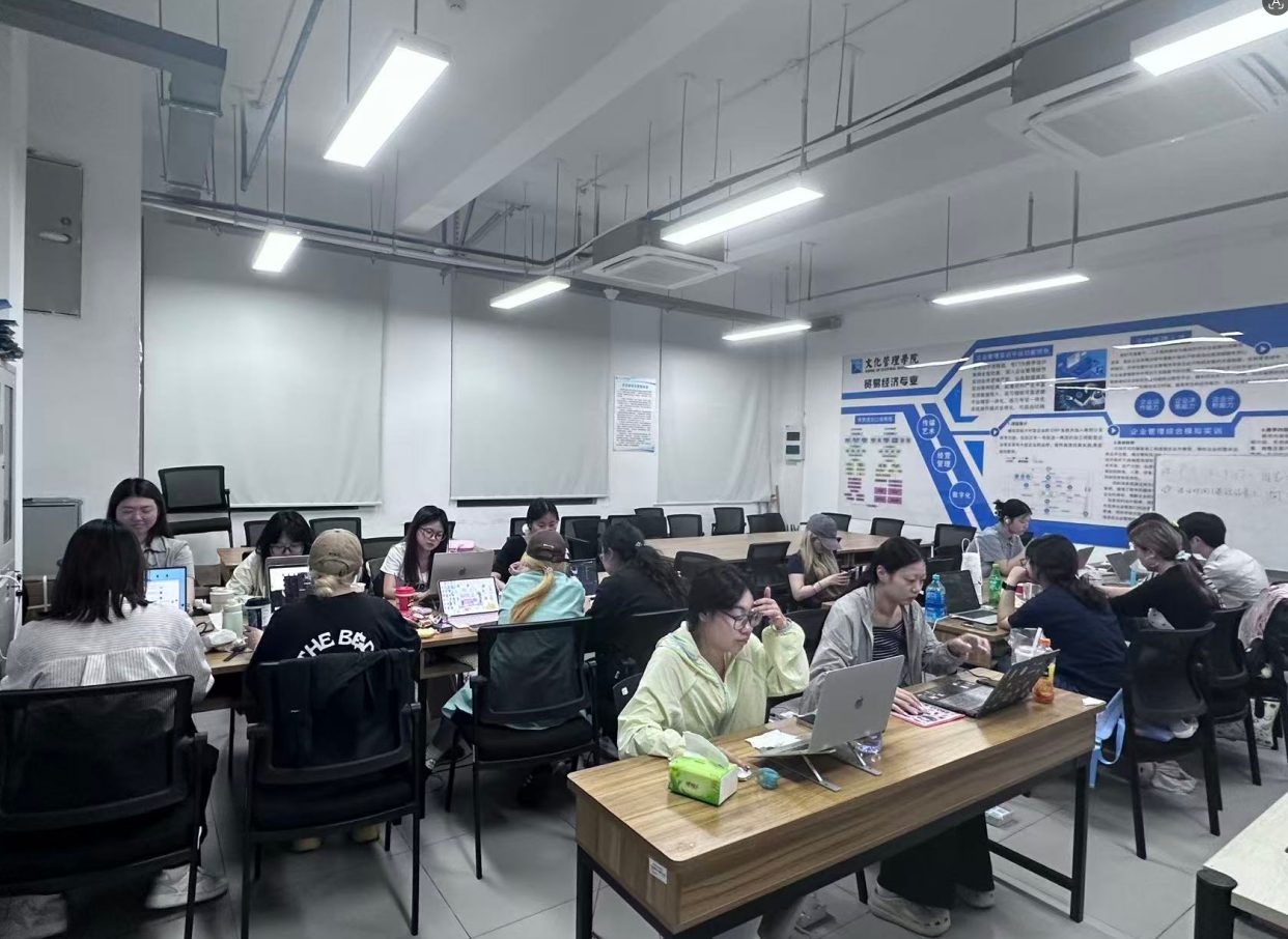 AI+ 教育培训 · 实训课堂